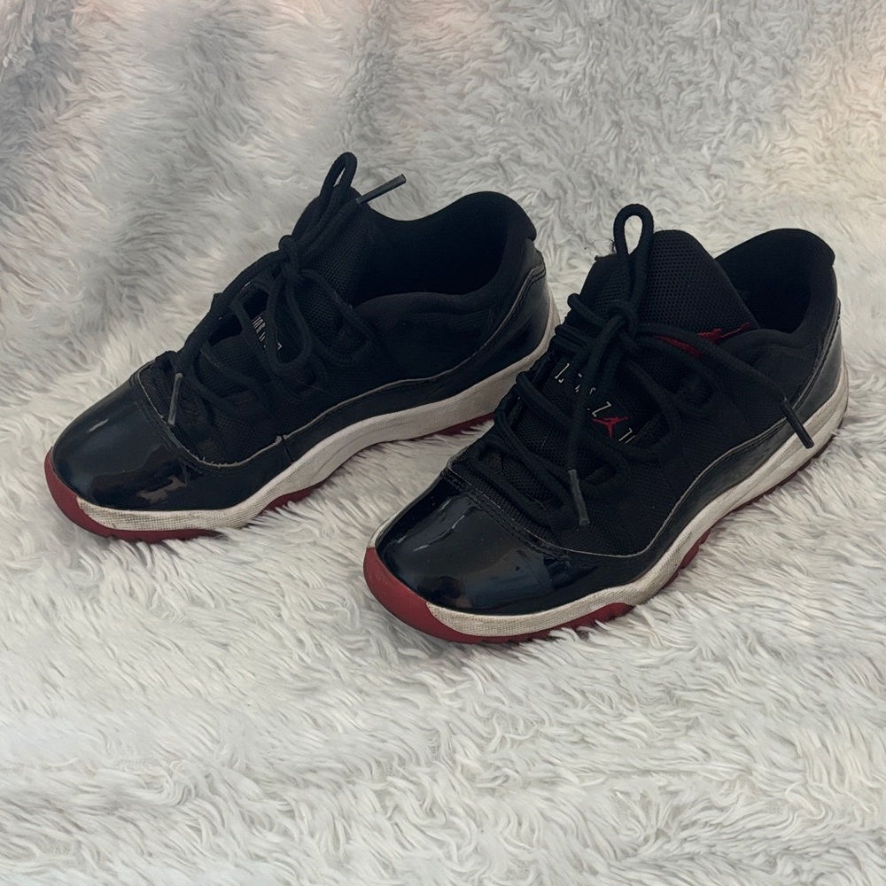 Jordan Kids Black and Red Low-Top Basketball Sneakers